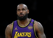 海星直播-詹姆斯在C9比赛中突破纪录，战术调整引发热议！的简单介绍