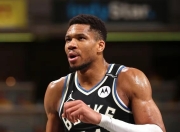 海星体育- 表现优异首场状态出色，瑞士队观众沸腾！，字母哥重返赛场观众掌声雷动